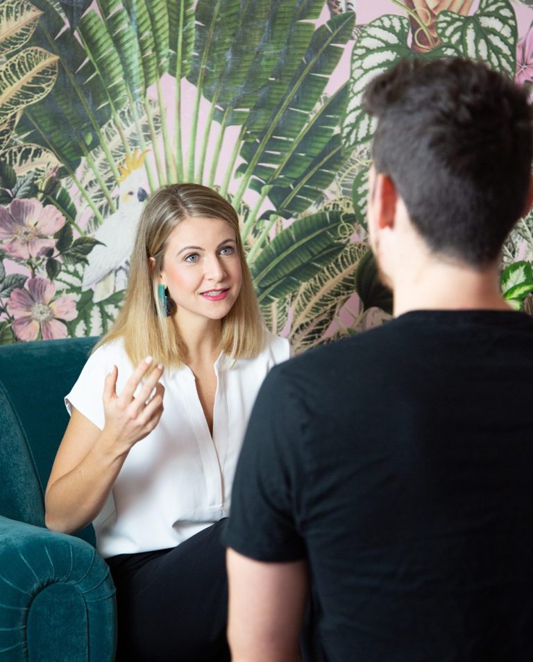 Frau Steenbock im Coaching Prozess mit einem Kunden